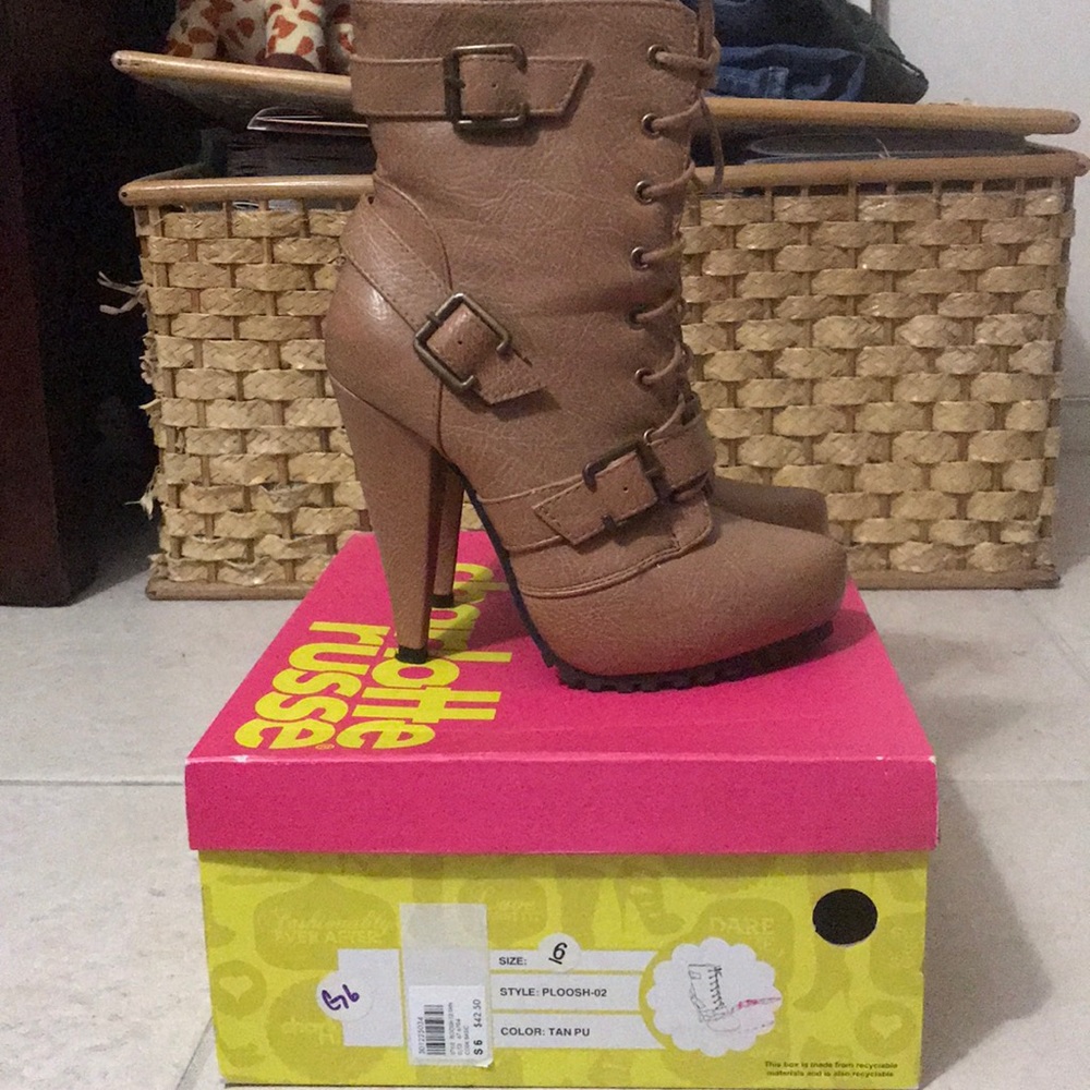 Heeled boots